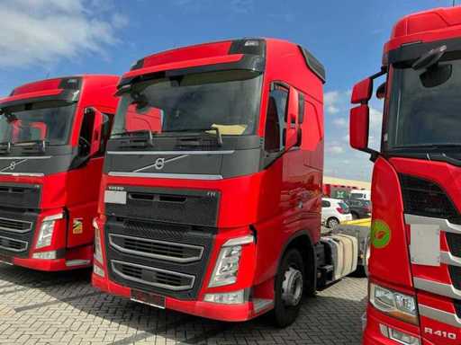 Tractors, semi-trailers and forklifts