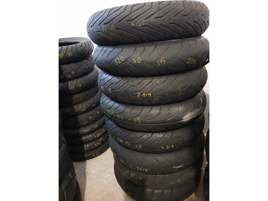 various - various ( Michelin, Pirelli, Bridgestone, Dunlop, etc ) - tires 120 70 15 (8x)