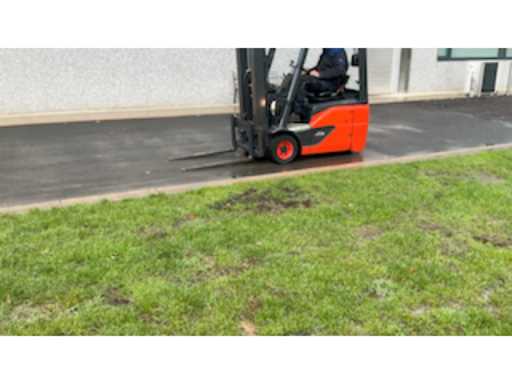 c02896f3-b910-417f-aac2-21d49a8422f1.mp4