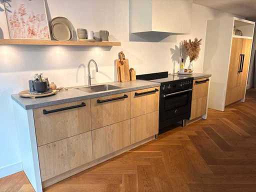 DKG - Cuisine showroom avec appareils AEG