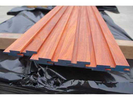 26.72 m² Padouk cladding