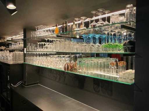 Un lot de pahare pentru catering