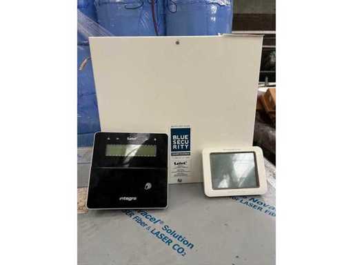 Sistema d'allarme Satel Integra, termostato Honeywell touch