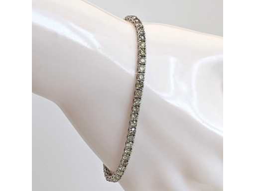 Armband aus 14 Karat Weißgold mit 6,15 ct Natürlicher Diamant