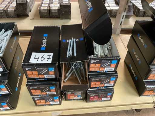 9 Schachteln Holzschrauben und Zündkerzen