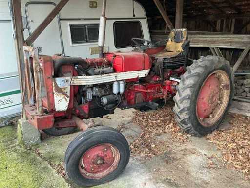 International Harvester 423 Tweewielaangedreven landbouwtractor