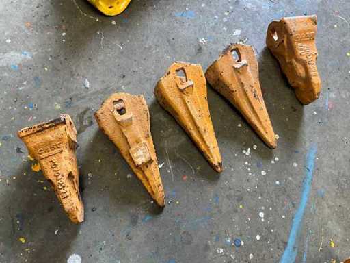Case LFA Excavator bucket teeth (5x)