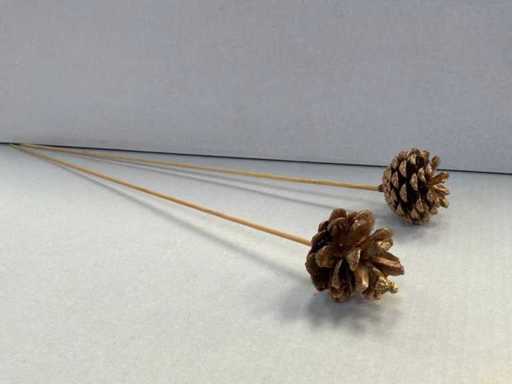 Con de pin decorativ pe băț (5000x)