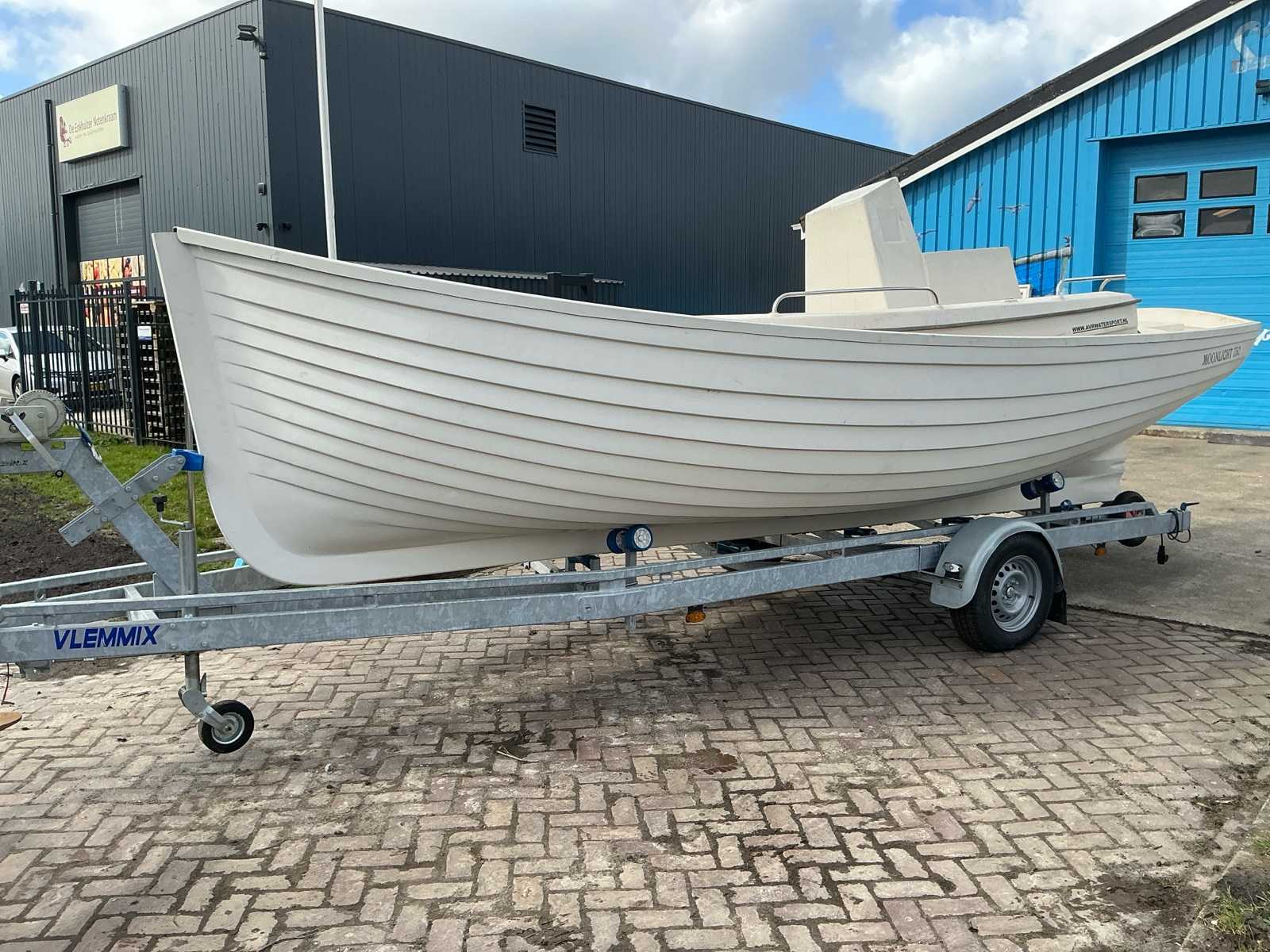 Casco Sloop 7.5M with Vlemmix boat trailer (license plate)