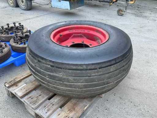 Vredestein Special Ribbed Landbouwband met velg