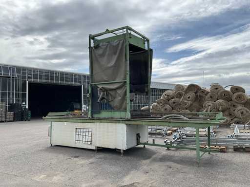 Crate / crate decontamination installation