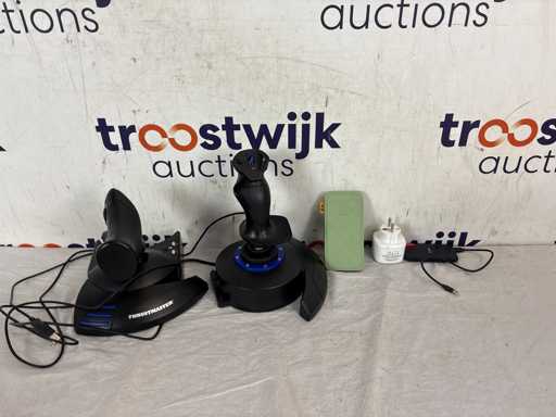 Thrustmaster T.Flight Hotas 4 – Flightstick | Xtorm Fuel Series 5 10000mAh – Powerbank | SanDisk SSD 2TB – Externe SSD | EVE Energy – Smart plug