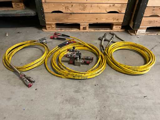 Weber hydraulik Hydraulic high-pressure hose set with distribution block