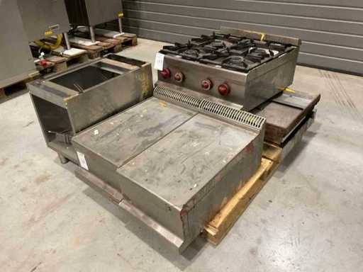 Batch of kitchen appliances