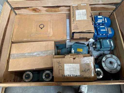 Palette mit diversen Elektromotoren, ABB u.a., Unbenutzt, (16x)