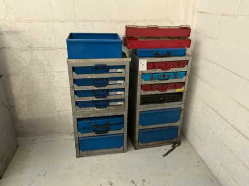 Boîtiers à outils Sortimo dans un cabinet (2x)