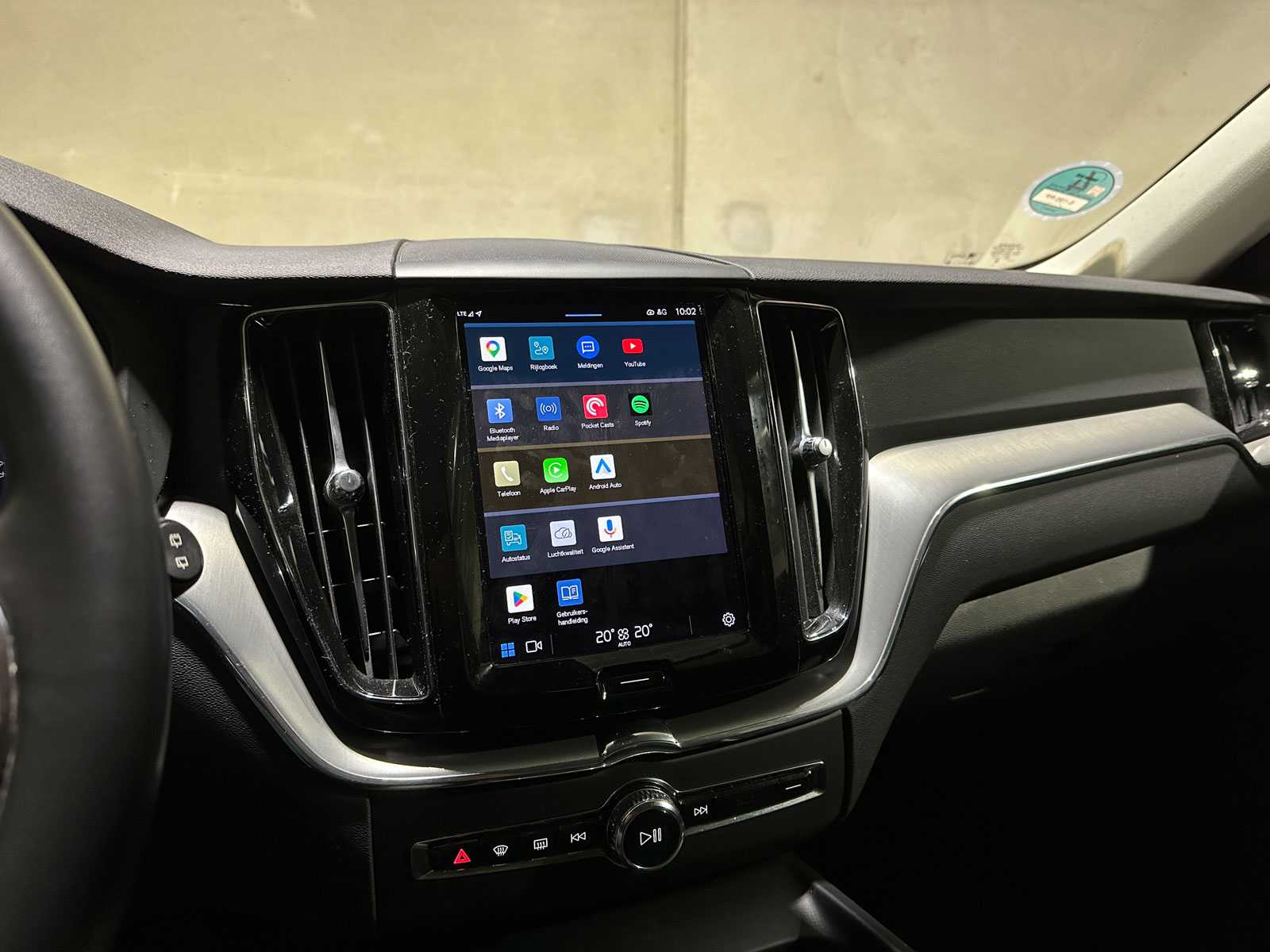 Volvo XC60 2.0 T6 Plug-in hybrid AWD Core Bright 253pk 2027 (Origineel-NL+1e eigenaar), S-190-RP