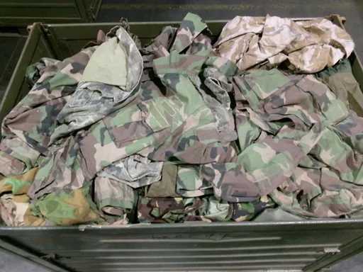 kg Mélange de vêtements, défectueux, taché (G3) (105kg)