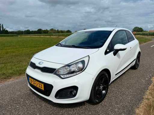 Kia - Rio - 1.2 CVVT Plus Pack - 2013 - Personenauto - 8-SFJ-33