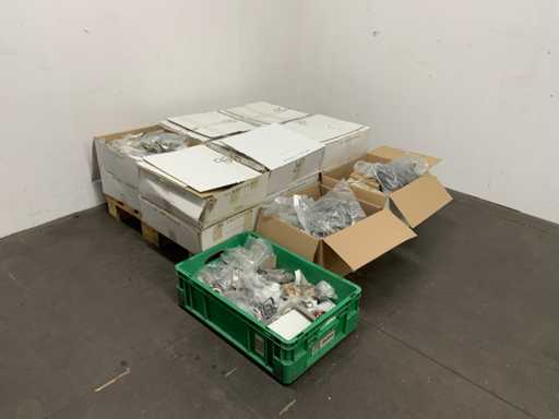 Curele, catarame, accesorii și accesorii de petrecere