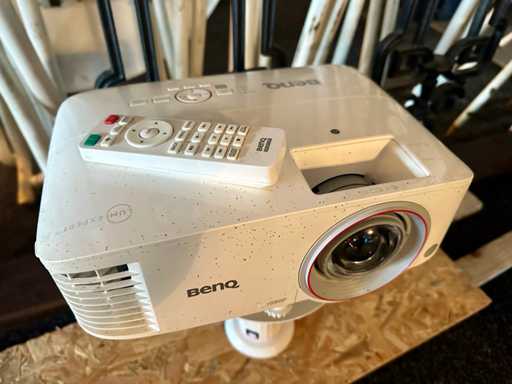 Ben – Beamer mit Fernbedienung
