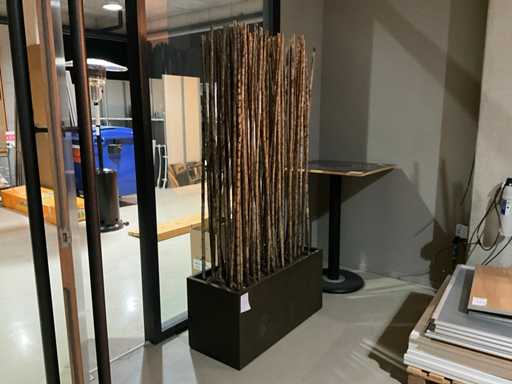 Bețe de bambus în tava mobilă de prezentare