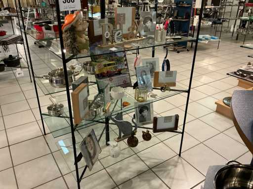 Decoratiemateriaal en geschenkartikelen en woondeco...