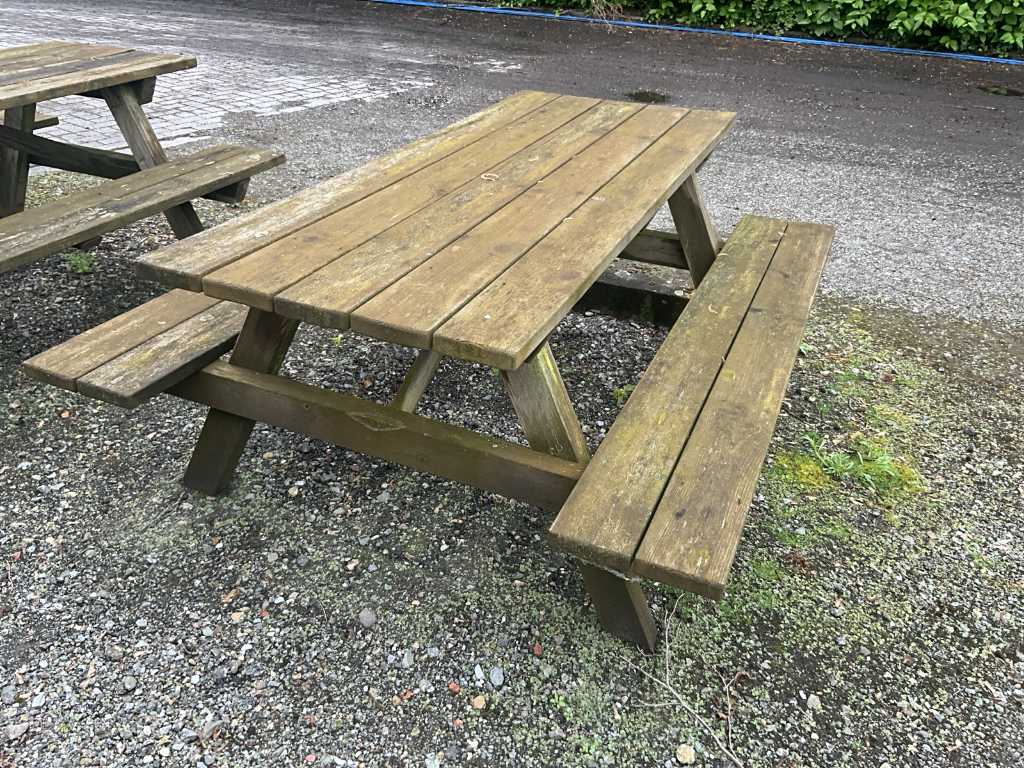 Picknicktisch aus Holz