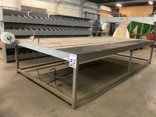 Masă de asamblare cu cămară