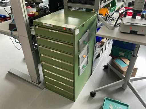 Werkstattschrank mit Inhalt