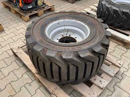 Outrigger 33x15.50-16.5 NHS Wiel