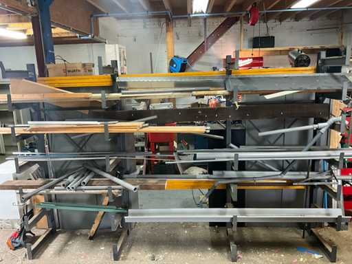 Rack cantilever avec contenu