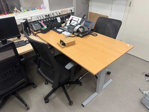 Bureau met 2 stoelen