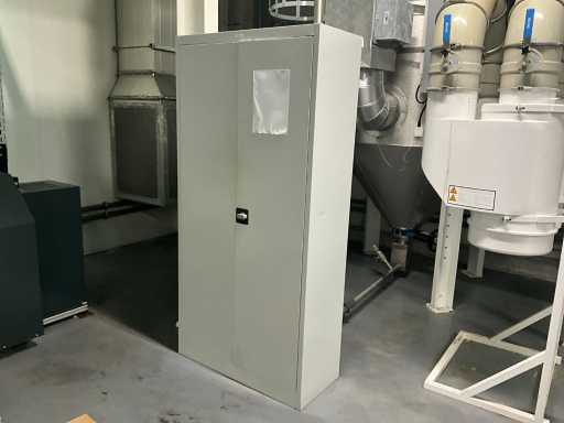 3 classeurs/armoires de rangement divers