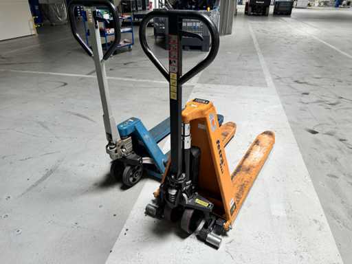   2 transpalettes à main