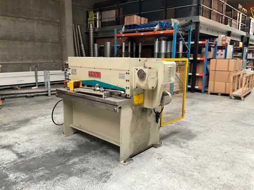 2004 Cesoia per lamiere Arienti 1250 x 2,5 C.M.