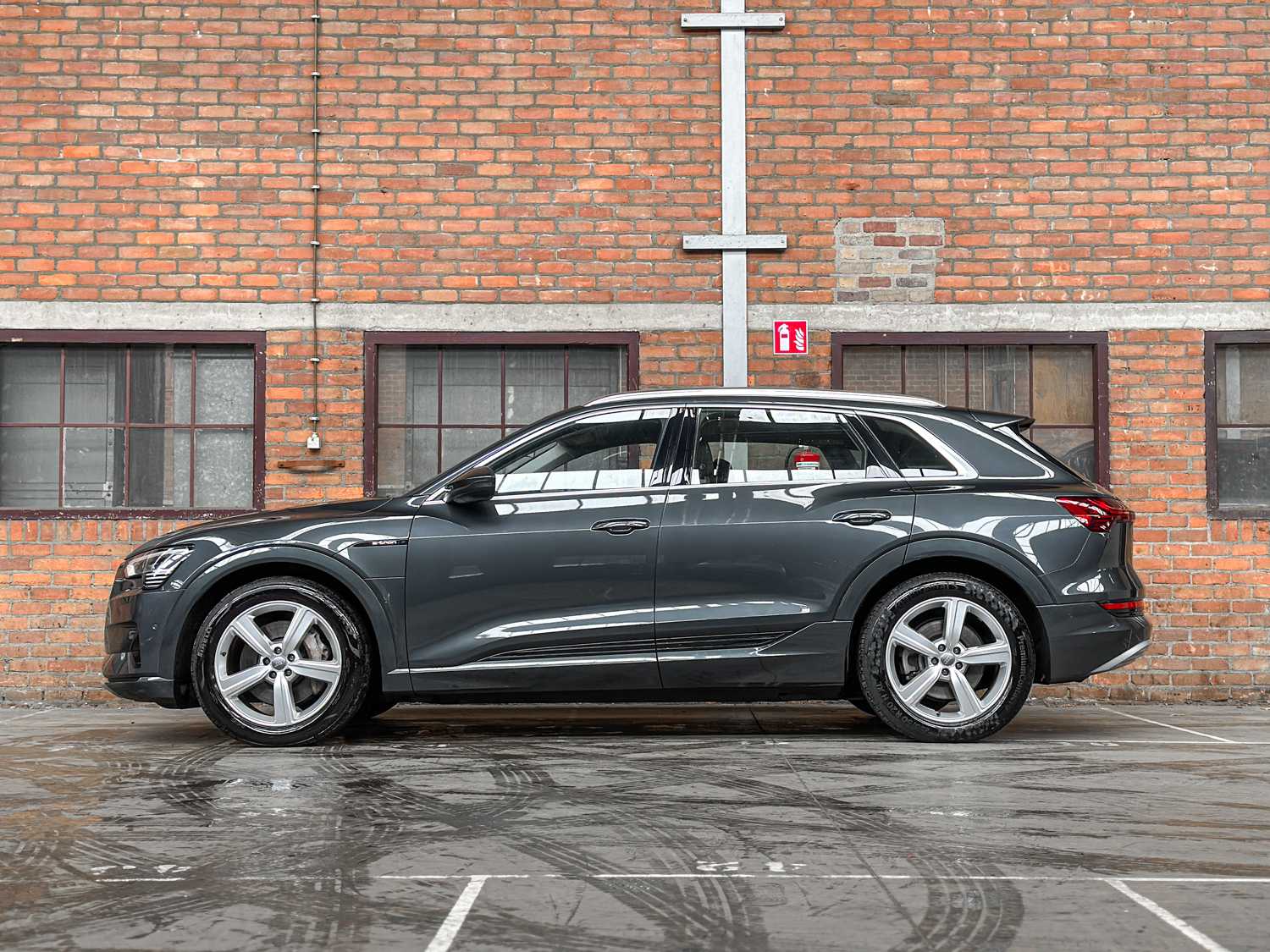 Audi e-tron 50 Quattro Launch Edition 71 kWh 313pk 2020 (Origineel-NL & 1e Eigenaar), J-840-LR