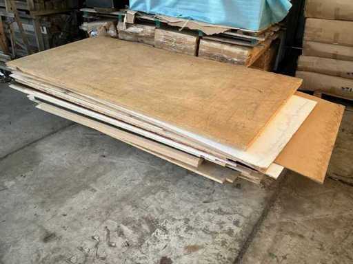 Restpartij houten plaatmateriaal