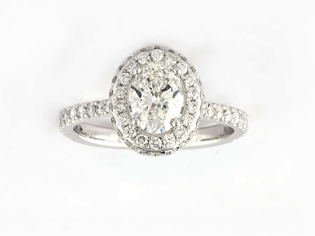 18 KT White gold Ring With 1.83Cts Lab Grown Diamond