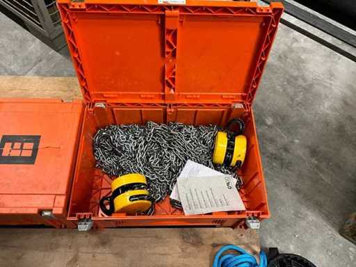 2  Handkettenzüge, 500 kg
