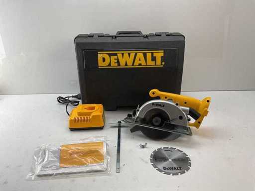 De Walt - DW935K - Scie manuelle