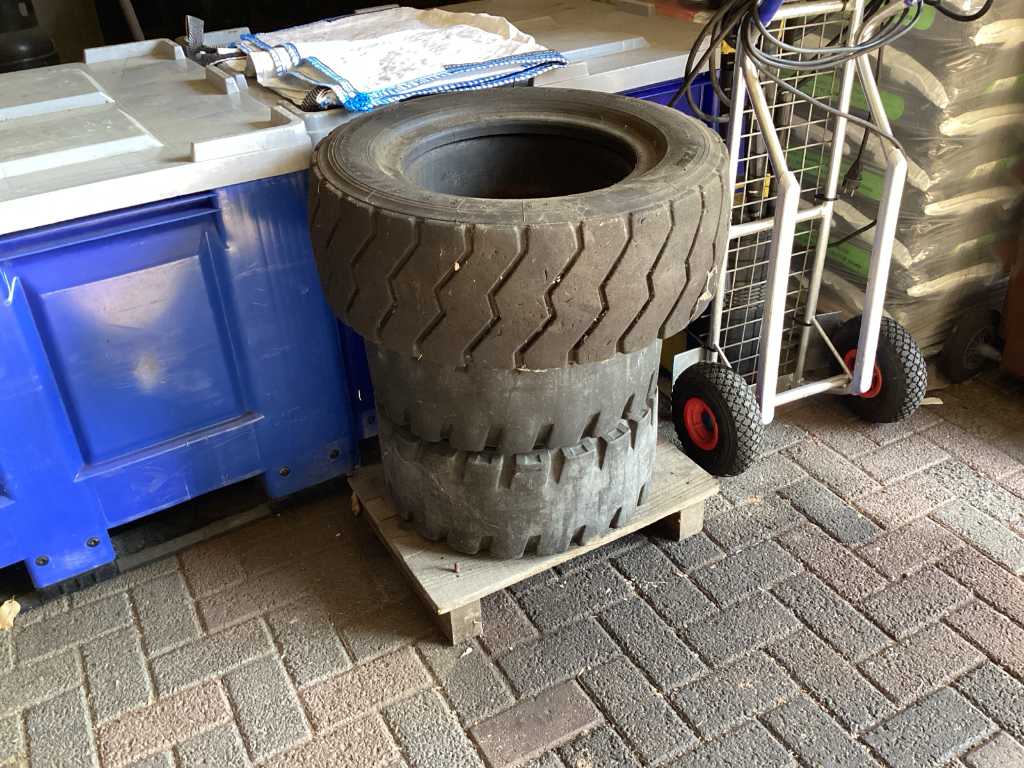 Tire (3x)