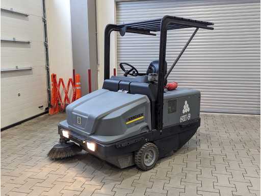 Kärcher - KM 130/300 R LPG - Straatveger - 2015