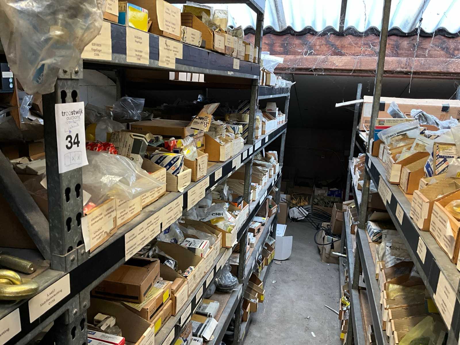 New Holland Large batch of roller bearings and joints