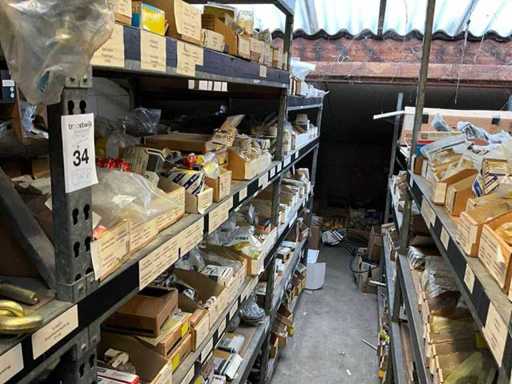 New Holland Un lot mare de rulmenți și îmbinări cu role