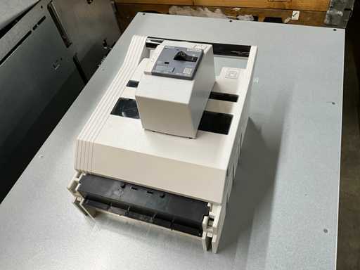 Jung 1 DTL 250 circuit breaker 3P (12x)