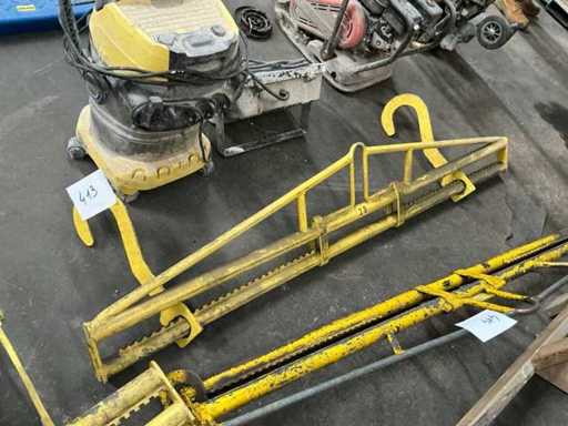 Lifting beam for rollers