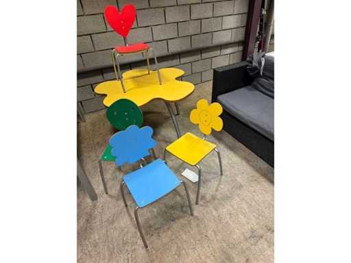 4 High chairs + table