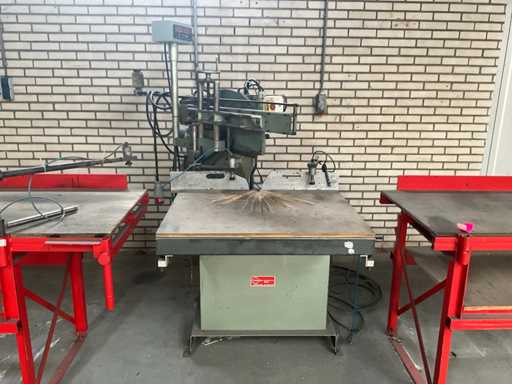 Graule Verstek afkortcirkelzaagmachine v.v. aan- uitvoertafel