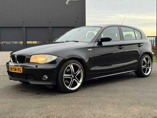 BMW 1er Serie 116i High Executive | 58-SN-XG GESETZ